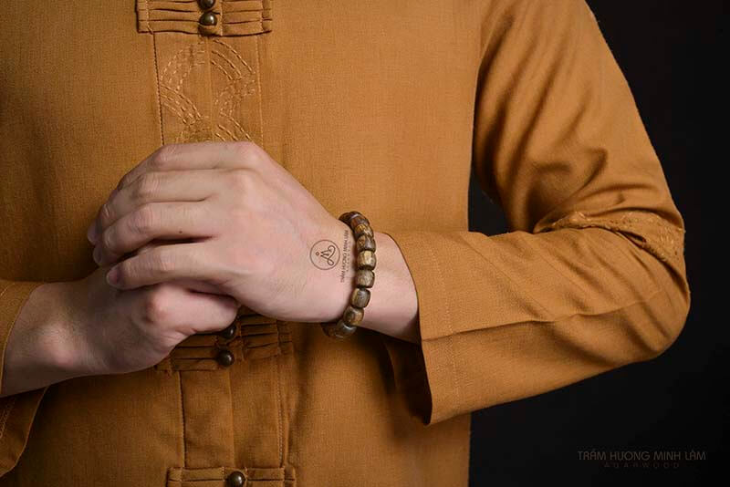 vòng trầm hương hút tiền tàii