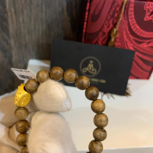 Vòng trầm cao cấp mix charm vàng 24k Tỳ Hưu 3